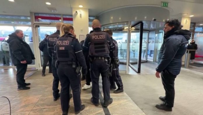 Пиштолот му откажал, па продолжил со нож – крвав поход на 16-годишен Хрват во училиште во Германија, повредени две девојчиња