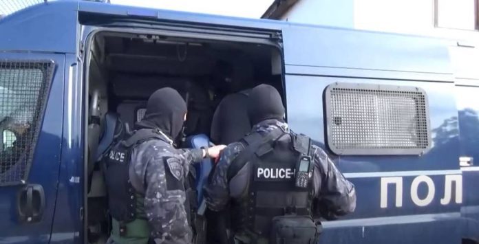 Најмалку шестмина уапсени во акцијата за шверц со лекови и медицински суплементи – меѓу приведените еден е цариник